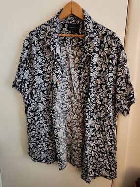 Lucky Brand Navy Blue Short Sleeve Button-Down Shirt with White Leaf Print XXL
